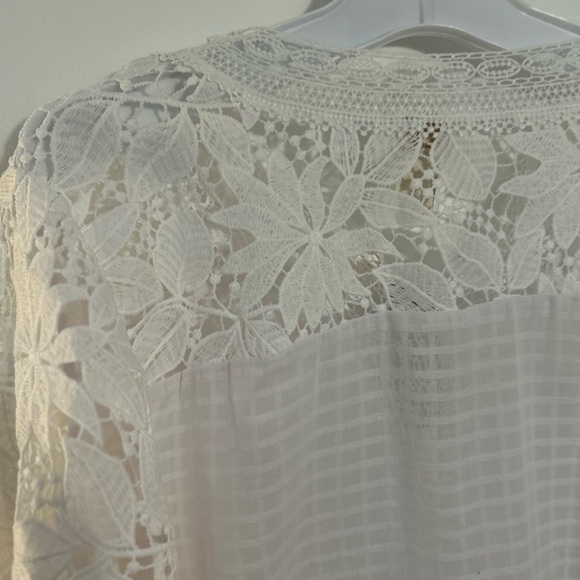 Chico's White Sheer Lace Cutout Sleeve Blouse size 2 /L - Picture 11 of 16